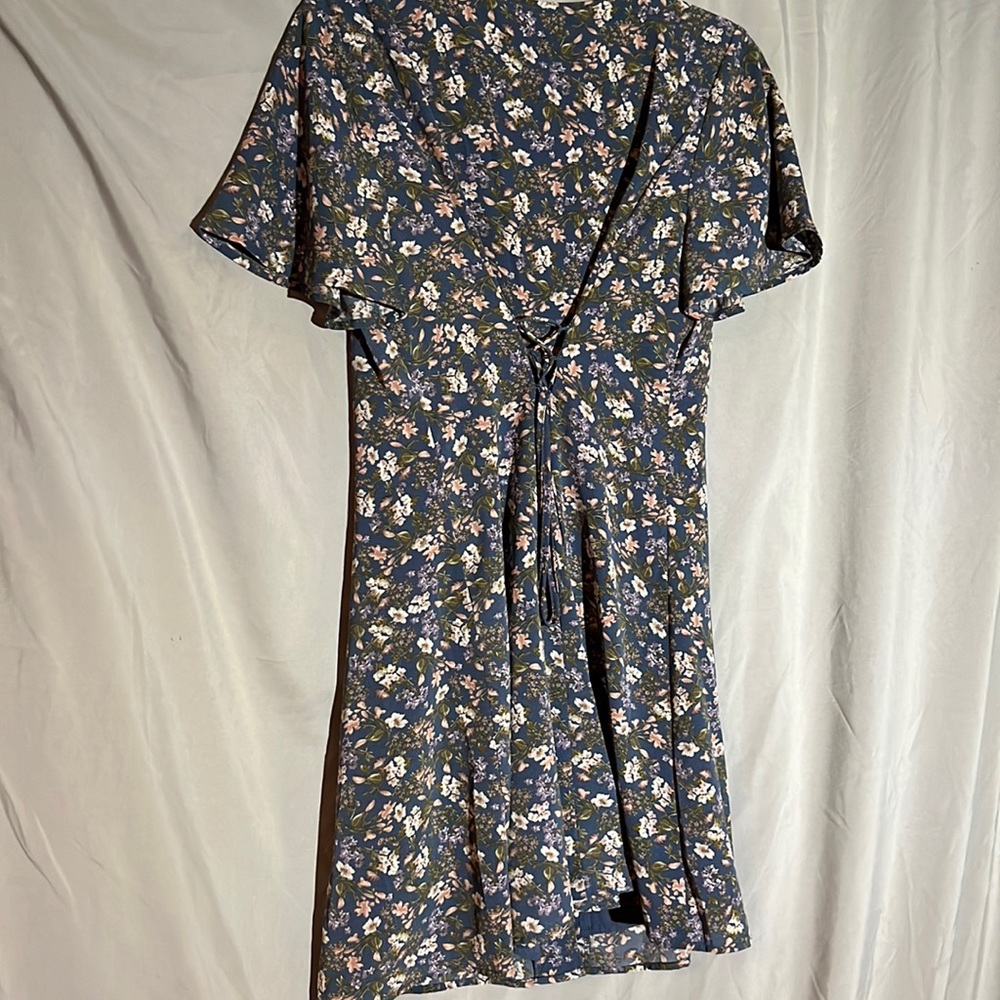 Floral mini dress with cute back detail
